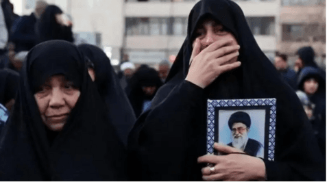 Markab badeeco qaada oo lagu weeraray meel u dhaw dekadda Xudeyda ee Yeman