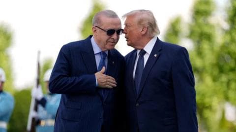 Trump oo dhaliilay NATO isaga oo ka qayb galka shirka u sababeeyay Turkiga dartiis