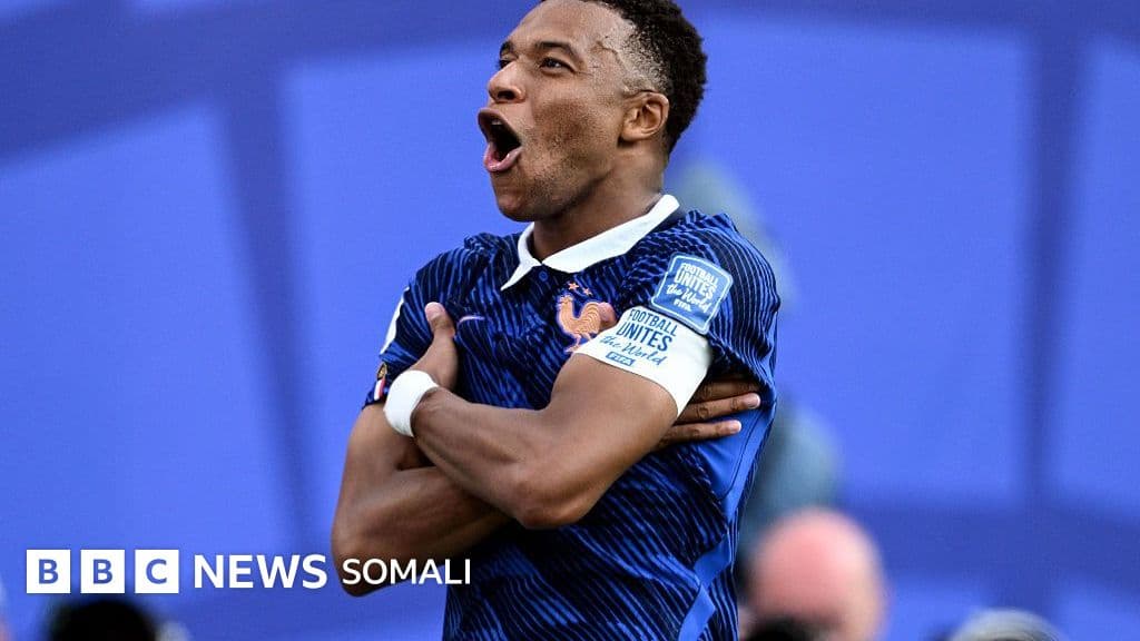 Mpappe oo afka furtay kadib aflagaaddo kaga timid xildhibaanad u dhalatay Paraguay