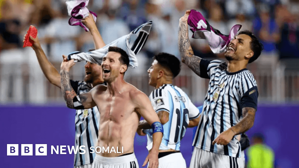 FIFA oo ka hadahsay kubad la sheegay in ay ku dhacday fiilada kaamirada iyada oo la filayo in Argentina iyo England ay semi-final isku arkaan