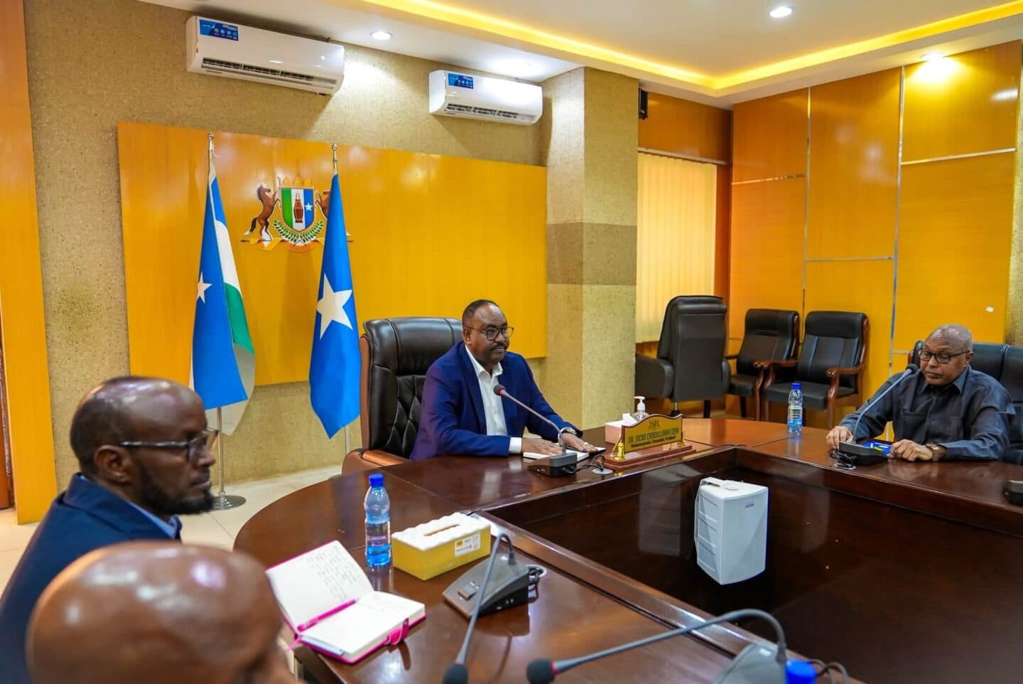 Madaxweyne Deni oo shir gaar ah la qaatay guddoomiyeyaasha degmooyinka Puntland