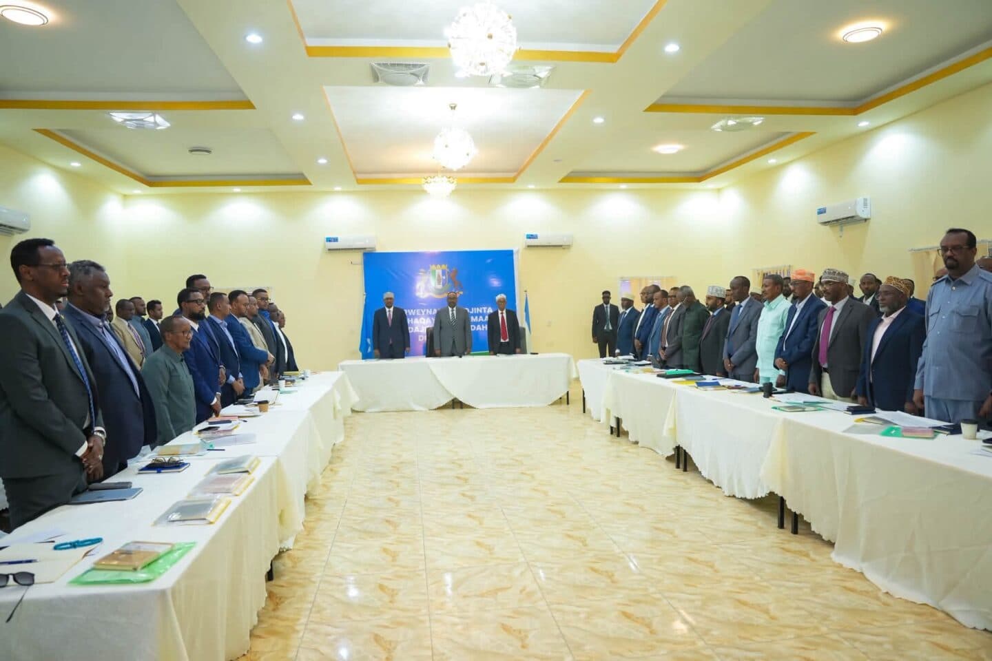 Madaxweyne Deni oo furay shirweyne maamul daadajin