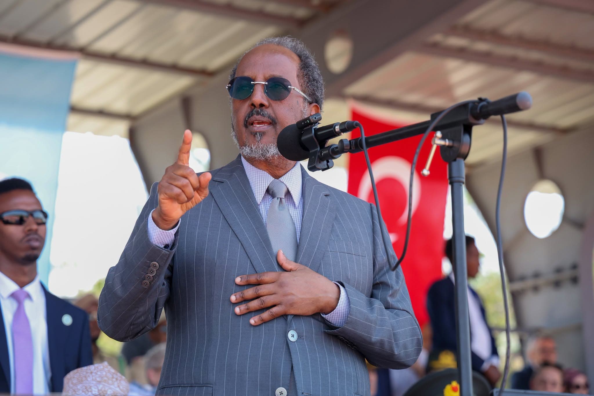 Madaxweyne Xasan Sheekh oo tababar u soo xiray saraakiil iyo saraakiil-xigeenno ka qalin jabiyay Dugsiga TURKSOM