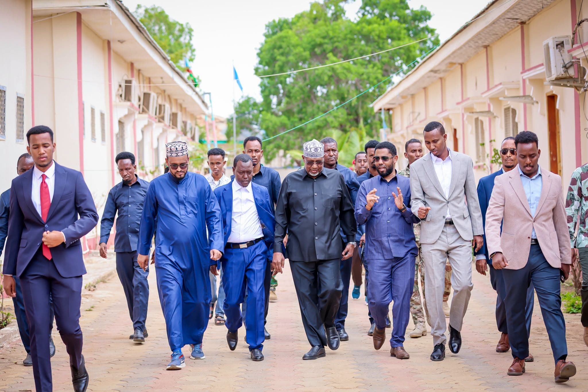 Hoggaamiyaha Koonfur Galbeed oo dhagax dhigay masjid weyn oo laga dhisayo Aqalka Madaxtooyada