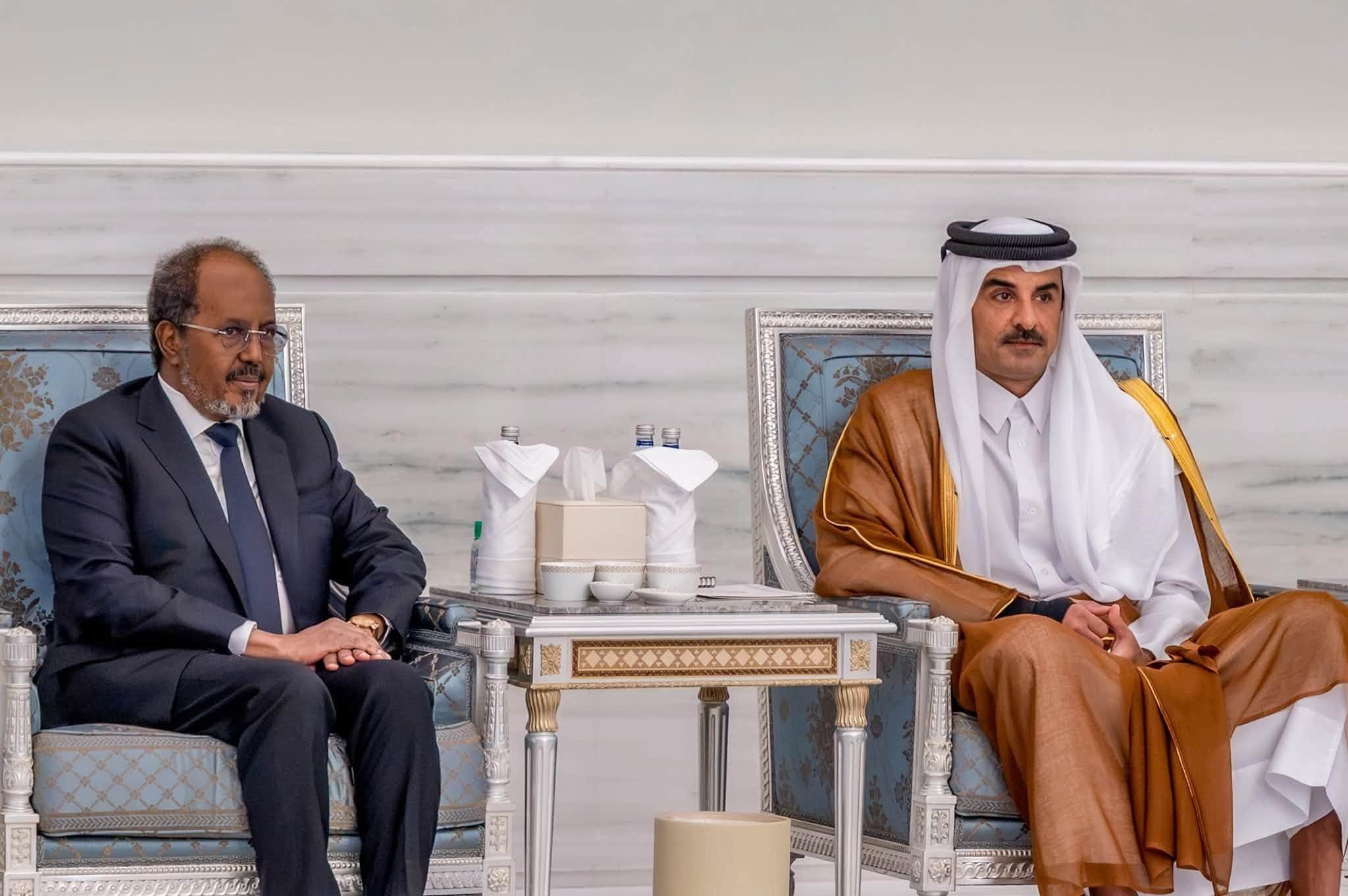 Madaxweyne Xasan Sheekh oo Doha uga Tacsiyadeeyay Amiirka Qatar Geerida Aabihii Amiirkii Hore